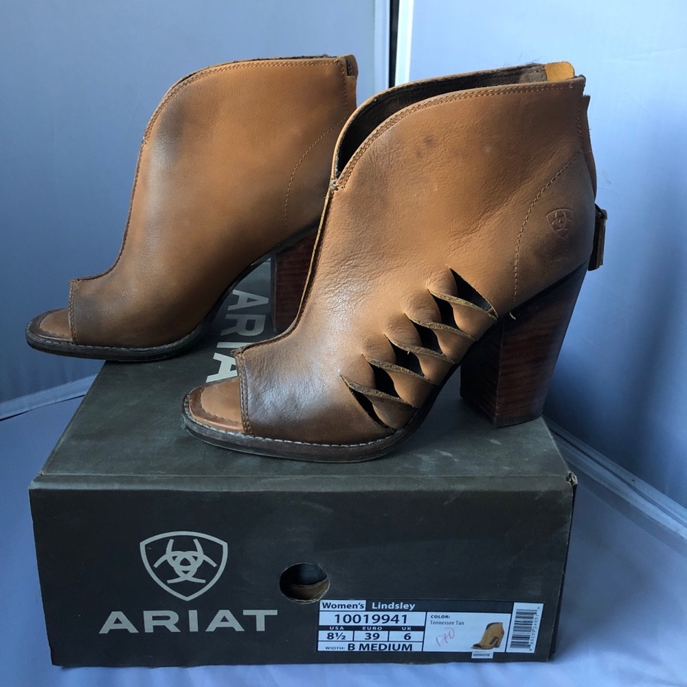 Ariat women’s 8.5 Tennessee tan bootie